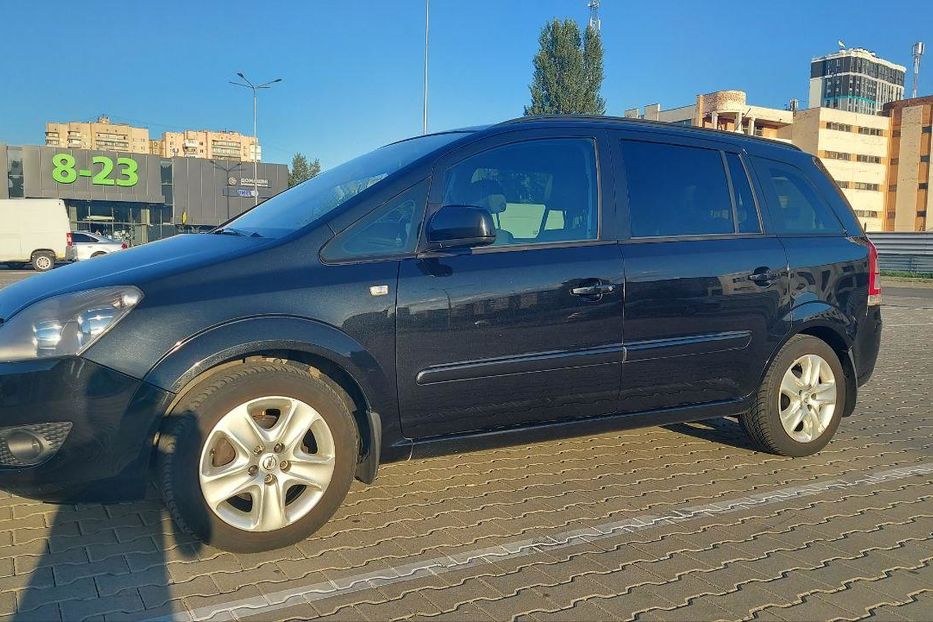 Продам Opel Zafira Zafira B Family Enjoy+ 2012 года в Киеве