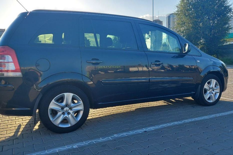 Продам Opel Zafira Zafira B Family Enjoy+ 2012 года в Киеве