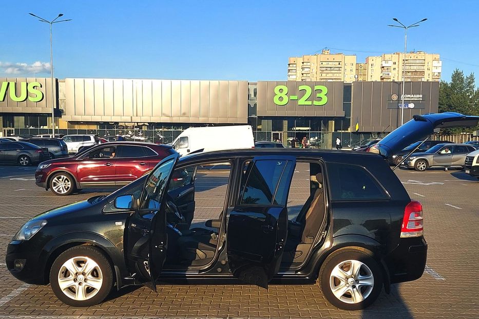 Продам Opel Zafira Zafira B Family Enjoy+ 2012 года в Киеве