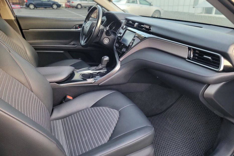 Продам Toyota Camry SE-Xseries 2020 года в г. Кременчуг, Полтавская область