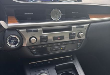 Продам Lexus ES 300 Гибрид 2013 года в г. Измаил, Одесская область