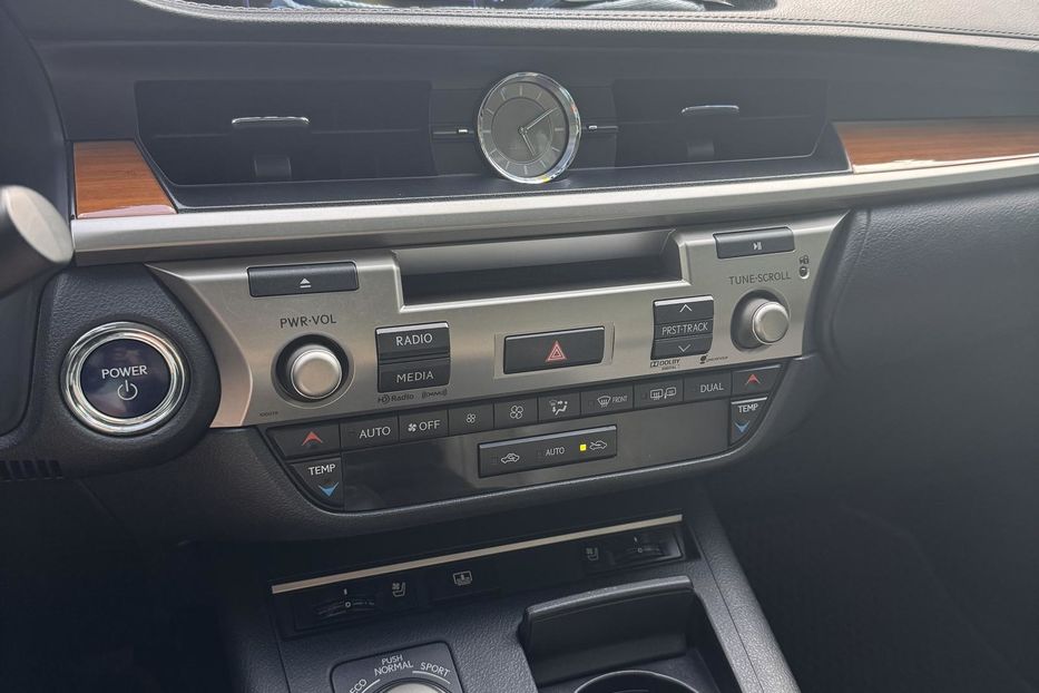 Продам Lexus ES 300 Гибрид 2013 года в г. Измаил, Одесская область