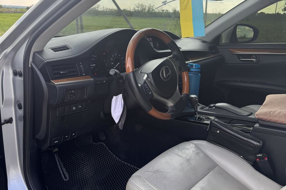 Продам Lexus ES 300 Гибрид 2013 года в г. Измаил, Одесская область