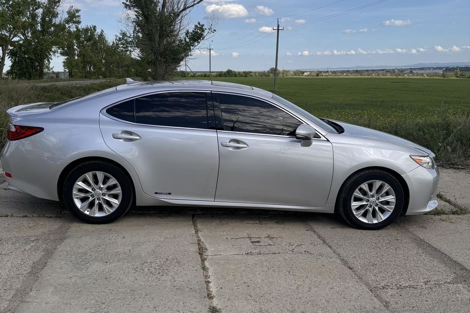 Продам Lexus ES 300 Гибрид 2013 года в г. Измаил, Одесская область