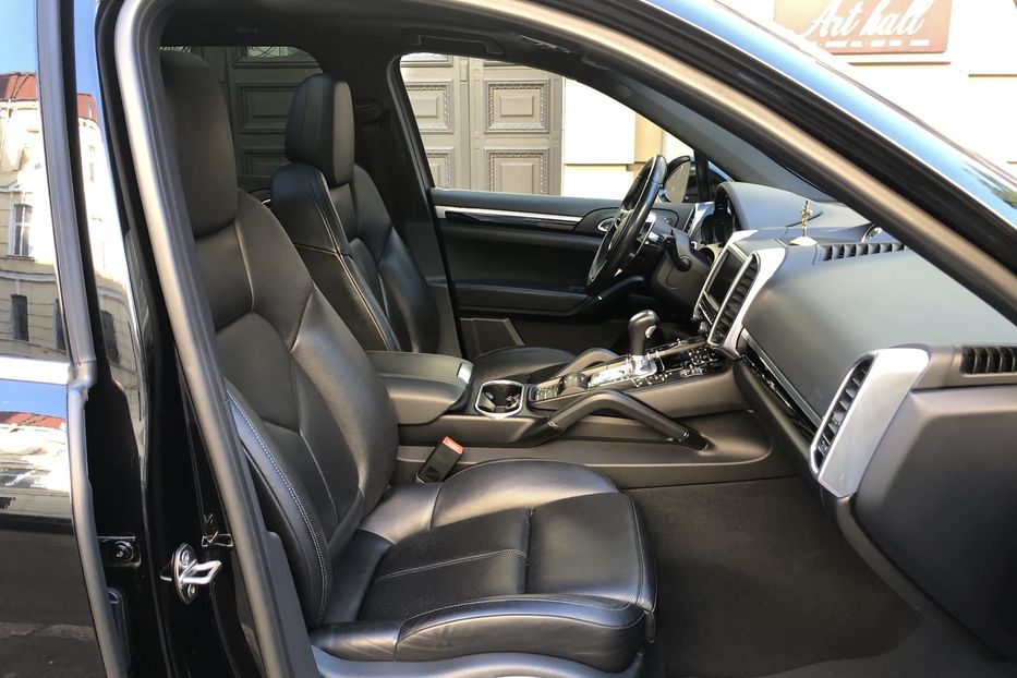 Продам Porsche Cayenne  Plug-in Hybrid 2016 года в Одессе