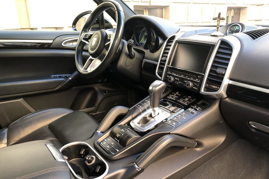 Продам Porsche Cayenne  Plug-in Hybrid 2016 года в Одессе