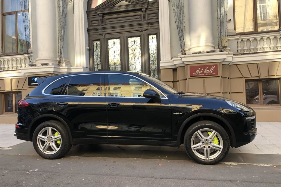 Продам Porsche Cayenne  Plug-in Hybrid 2016 года в Одессе