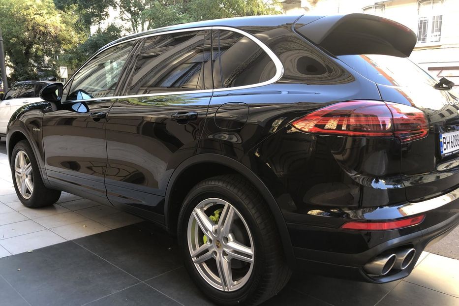 Продам Porsche Cayenne  Plug-in Hybrid 2016 года в Одессе