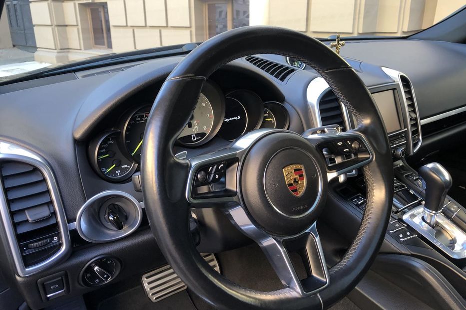 Продам Porsche Cayenne  Plug-in Hybrid 2016 года в Одессе
