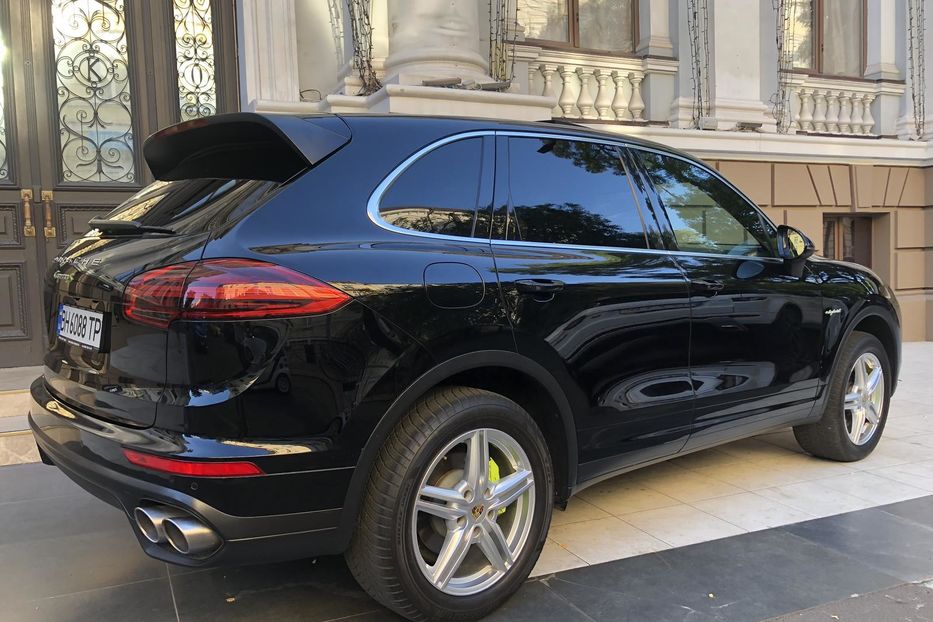 Продам Porsche Cayenne  Plug-in Hybrid 2016 года в Одессе