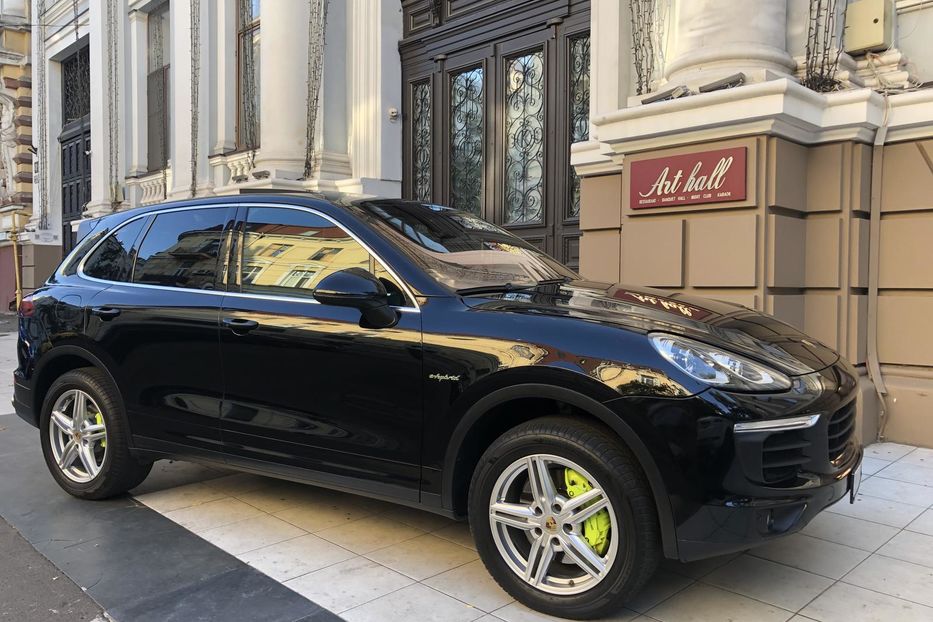 Продам Porsche Cayenne  Plug-in Hybrid 2016 года в Одессе
