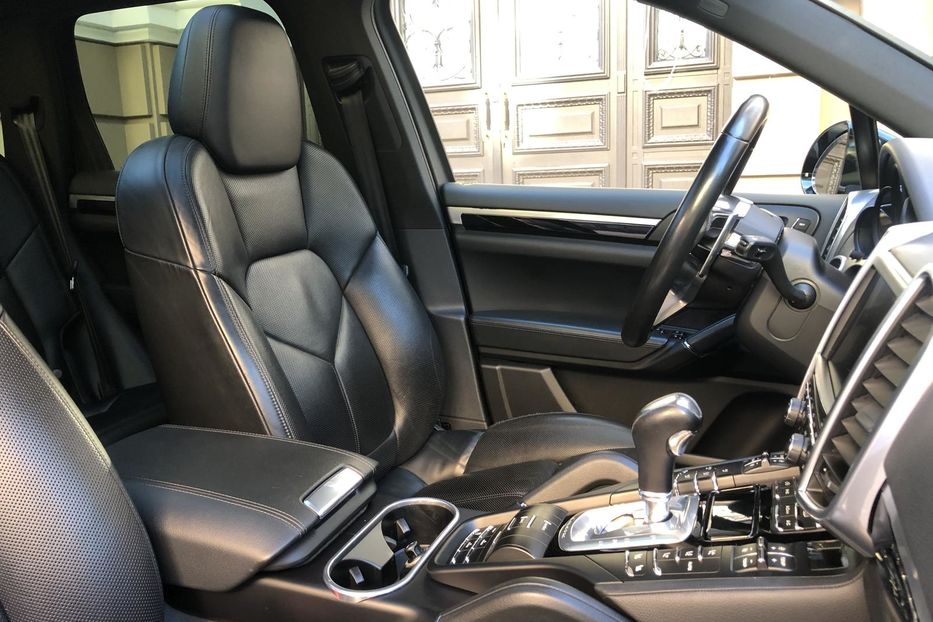Продам Porsche Cayenne  Plug-in Hybrid 2016 года в Одессе