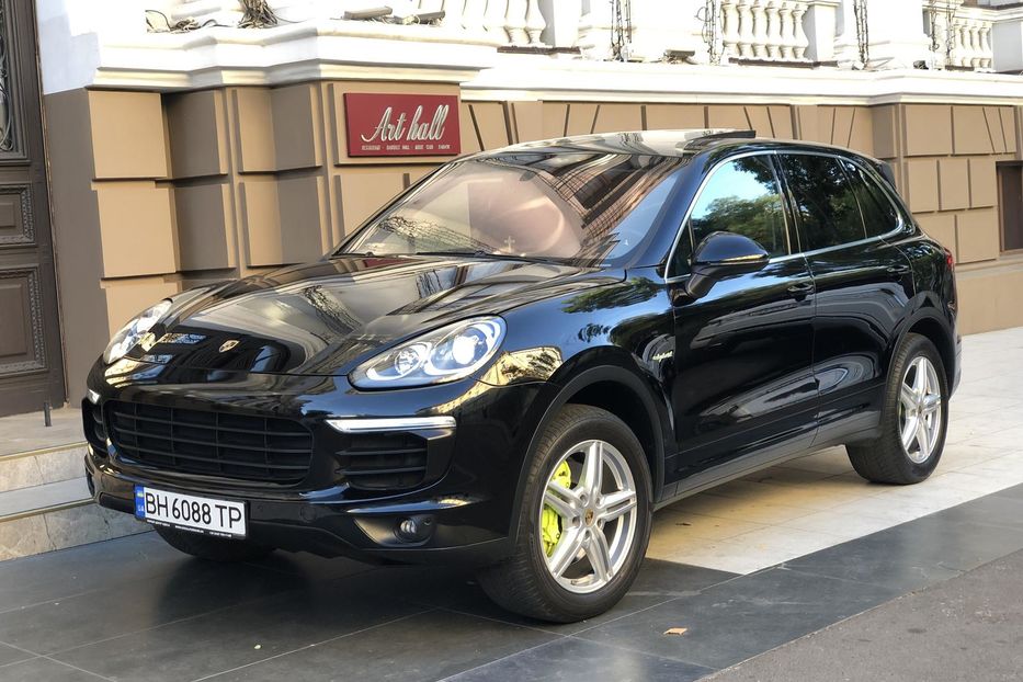 Продам Porsche Cayenne  Plug-in Hybrid 2016 года в Одессе