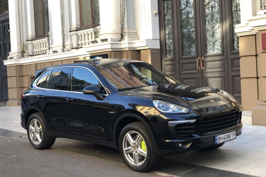 Продам Porsche Cayenne  Plug-in Hybrid 2016 года в Одессе