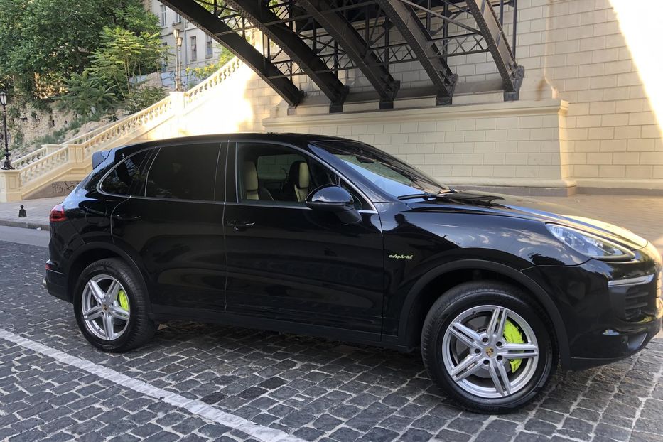 Продам Porsche Cayenne Plugin Hybrid 2016 года в Одессе