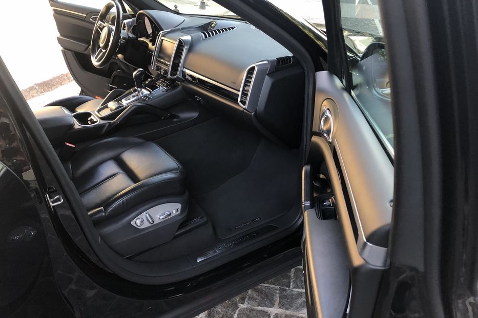 Продам Porsche Cayenne Plugin Hybrid 2016 года в Одессе