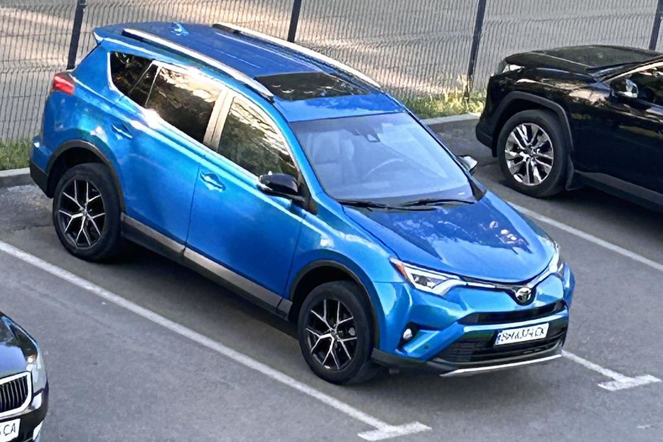 Продам Toyota Rav 4 IV 2017 года в Харькове