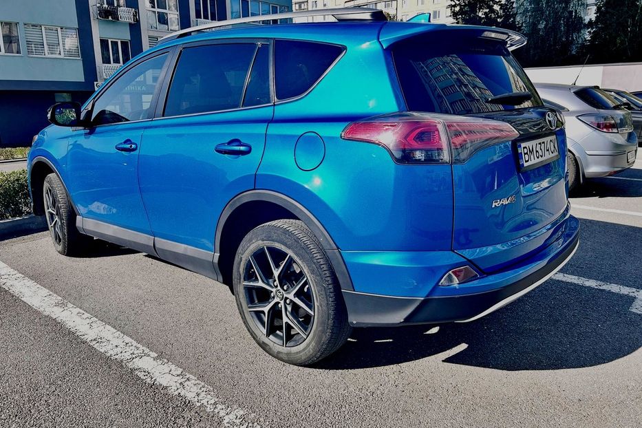 Продам Toyota Rav 4 IV 2017 года в Харькове