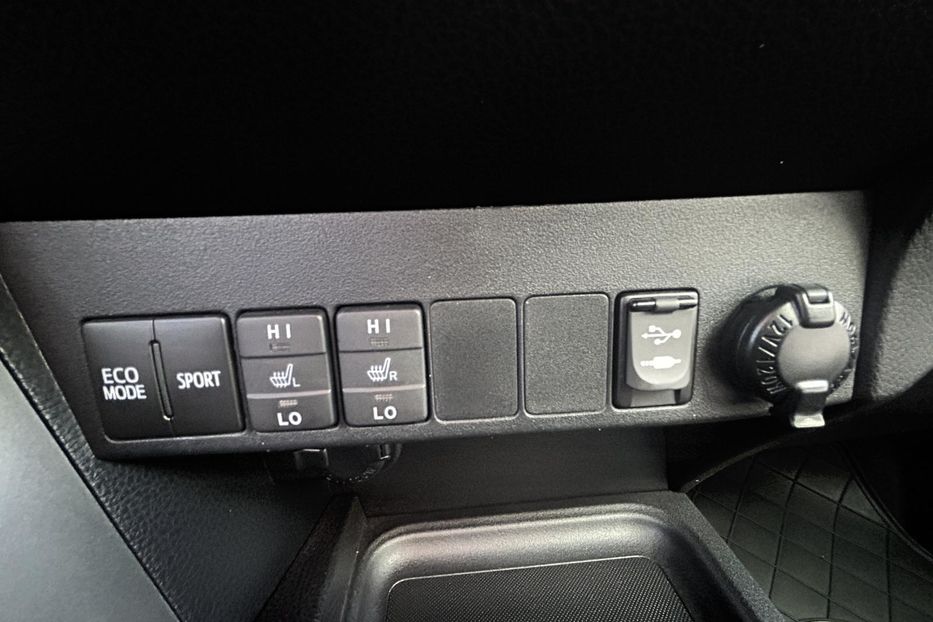 Продам Toyota Rav 4 IV 2017 года в Харькове