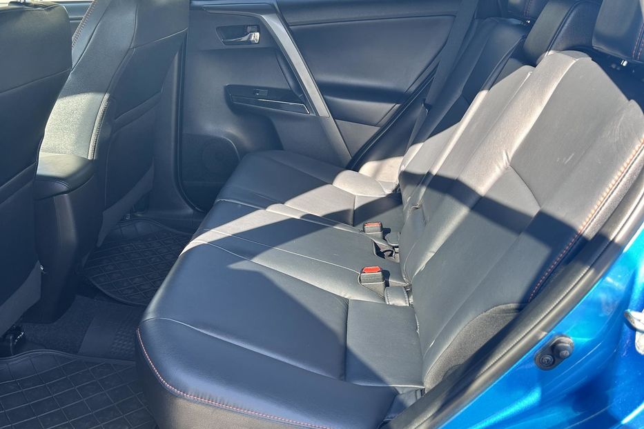Продам Toyota Rav 4 IV 2017 года в Харькове