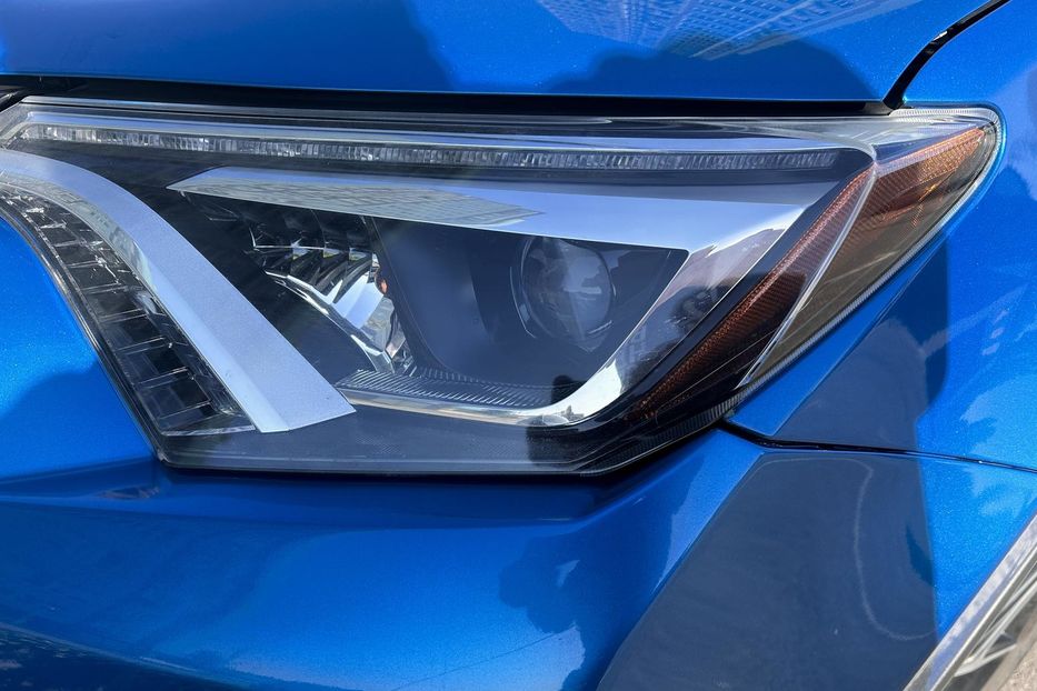 Продам Toyota Rav 4 IV 2017 года в Харькове