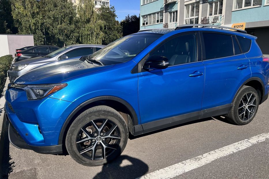 Продам Toyota Rav 4 IV 2017 года в Харькове