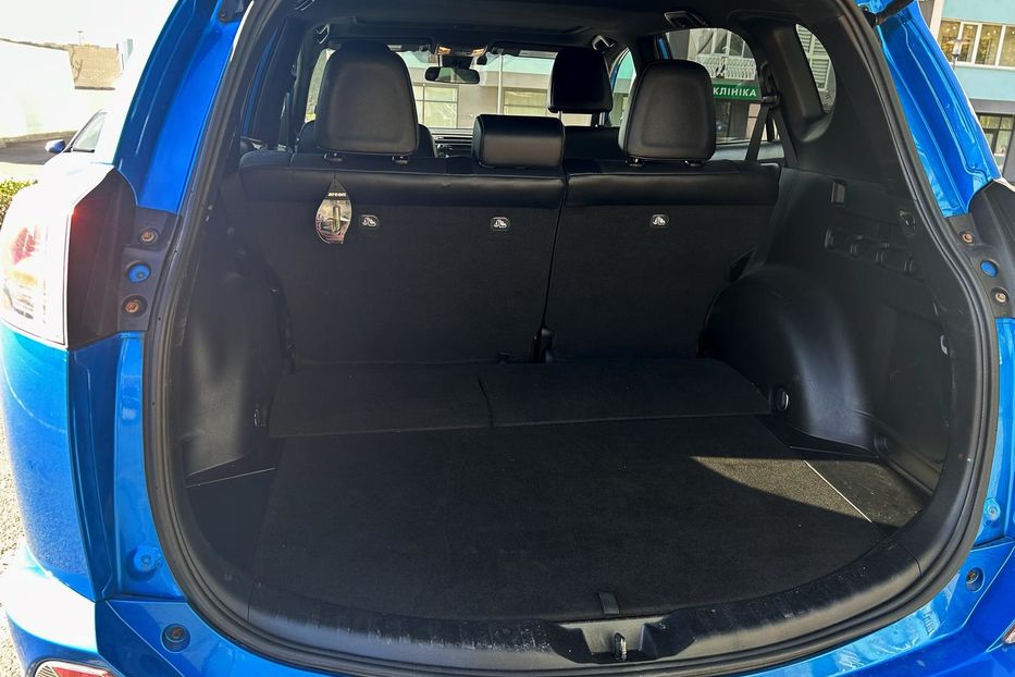Продам Toyota Rav 4 IV 2017 года в Харькове