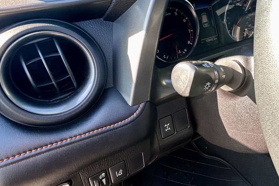 Продам Toyota Rav 4 IV 2017 года в Харькове