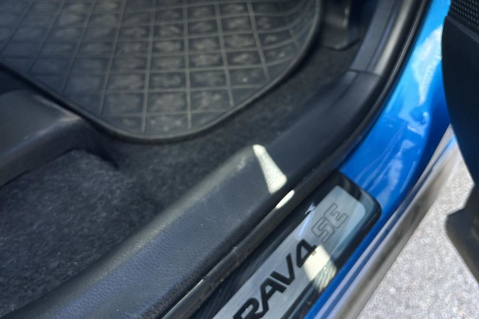 Продам Toyota Rav 4 IV 2017 года в Харькове