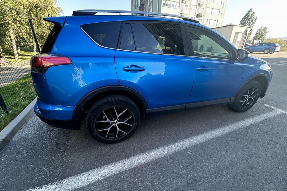 Продам Toyota Rav 4 IV 2017 года в Харькове