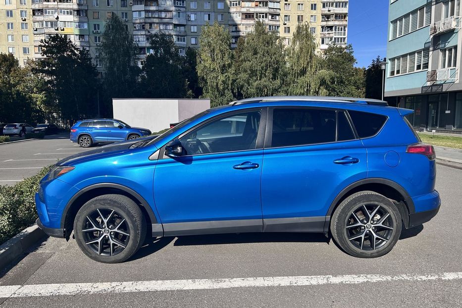 Продам Toyota Rav 4 IV 2017 года в Харькове