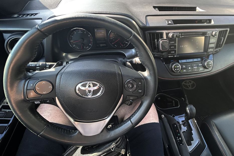 Продам Toyota Rav 4 IV 2017 года в Харькове