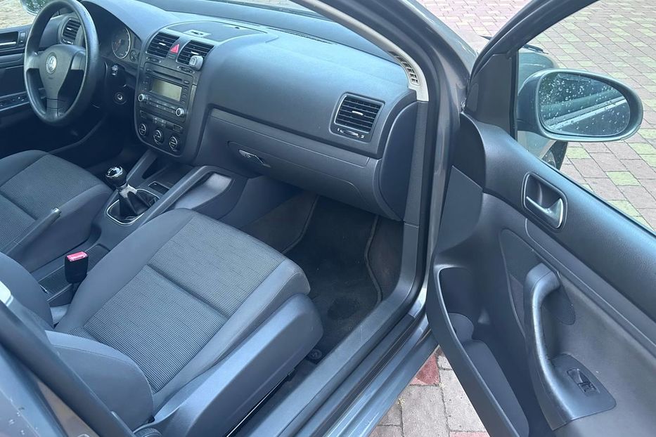 Продам Volkswagen Golf V 1.6 mpi  2005 года в Львове