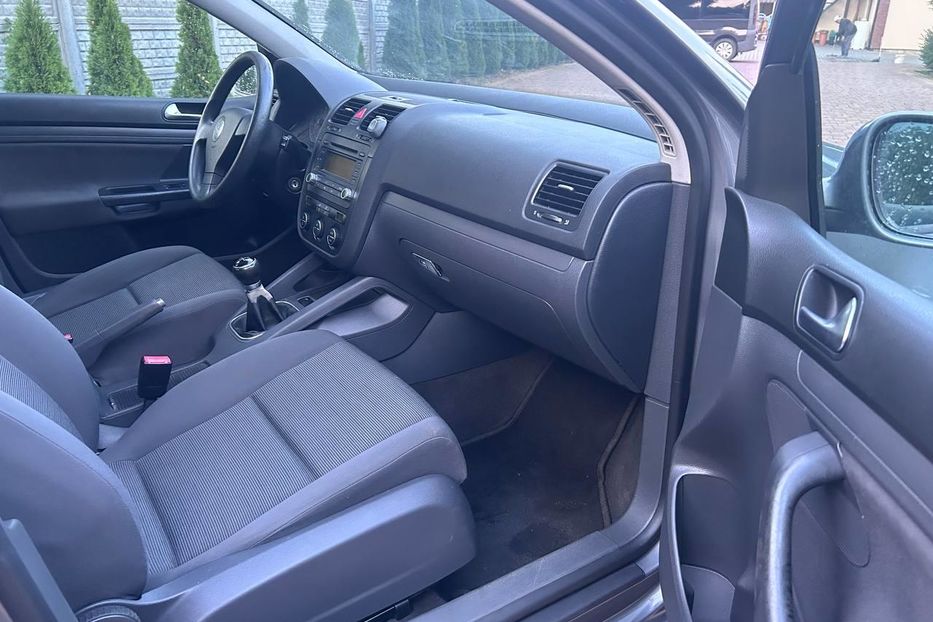 Продам Volkswagen Golf V 1.6 mpi  2005 года в Львове