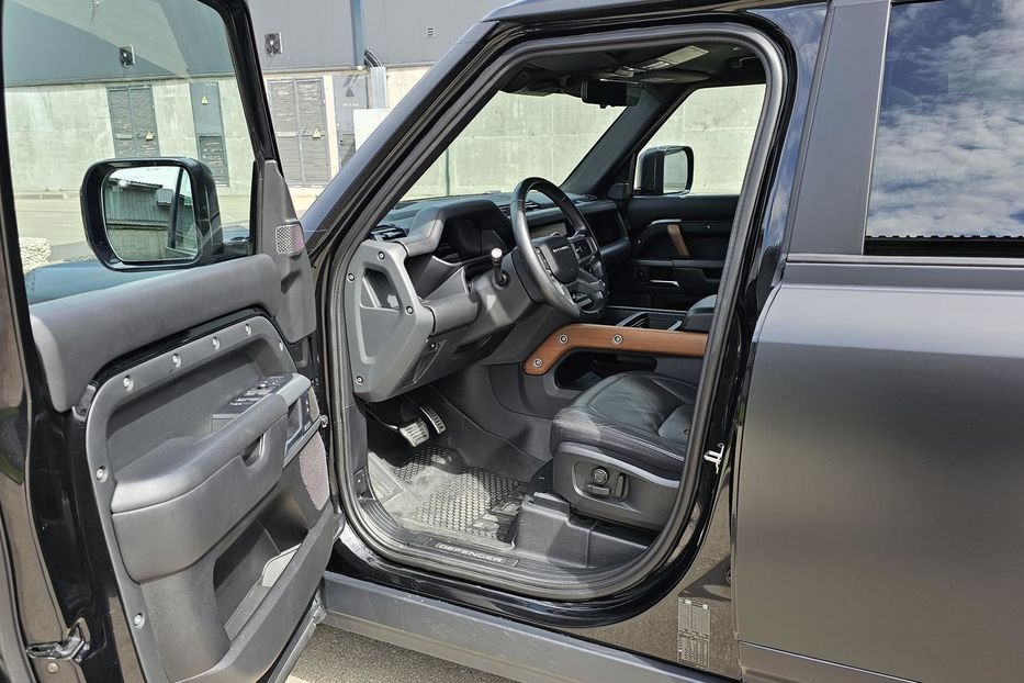 Продам Land Rover Defender DEFENDER 110 3.0L I6 (L663, II 2020 года в Киеве