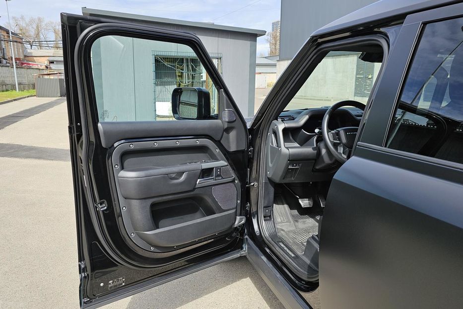 Продам Land Rover Defender DEFENDER 110 3.0L I6 (L663, II 2020 года в Киеве