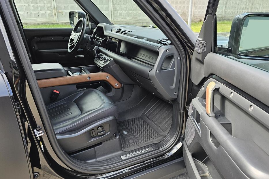 Продам Land Rover Defender DEFENDER 110 3.0L I6 (L663, II 2020 года в Киеве