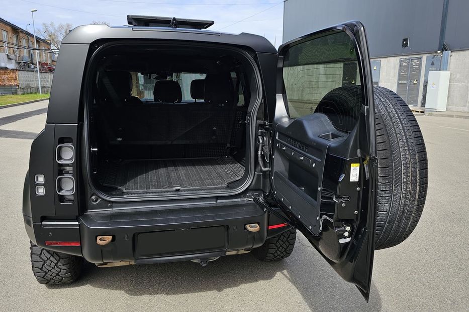 Продам Land Rover Defender DEFENDER 110 3.0L I6 (L663, II 2020 года в Киеве