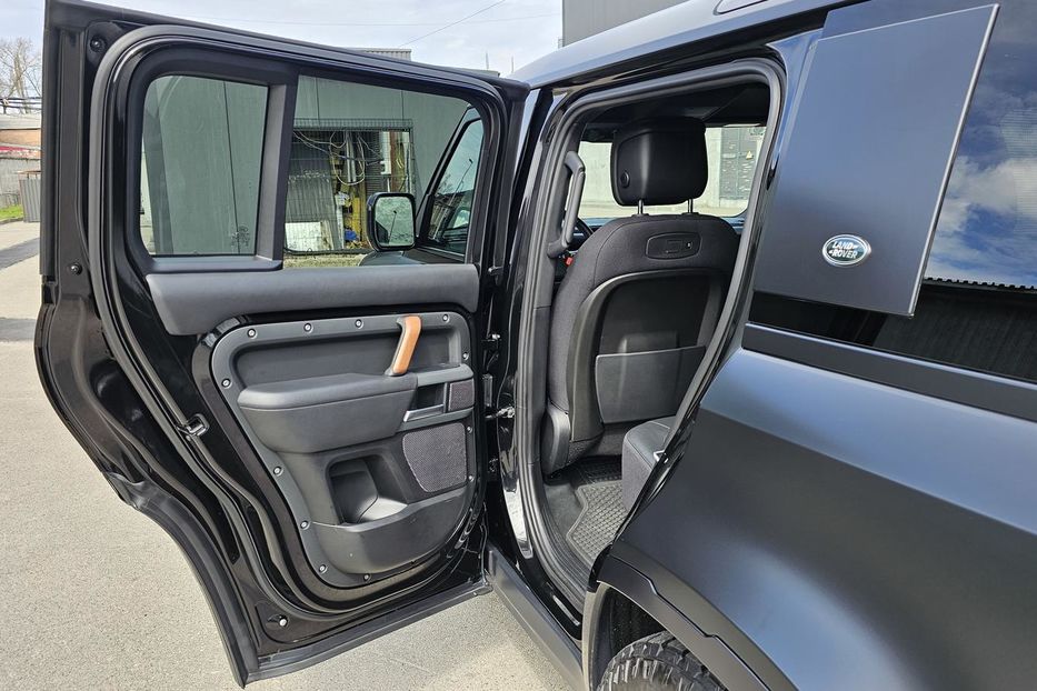 Продам Land Rover Defender DEFENDER 110 3.0L I6 (L663, II 2020 года в Киеве