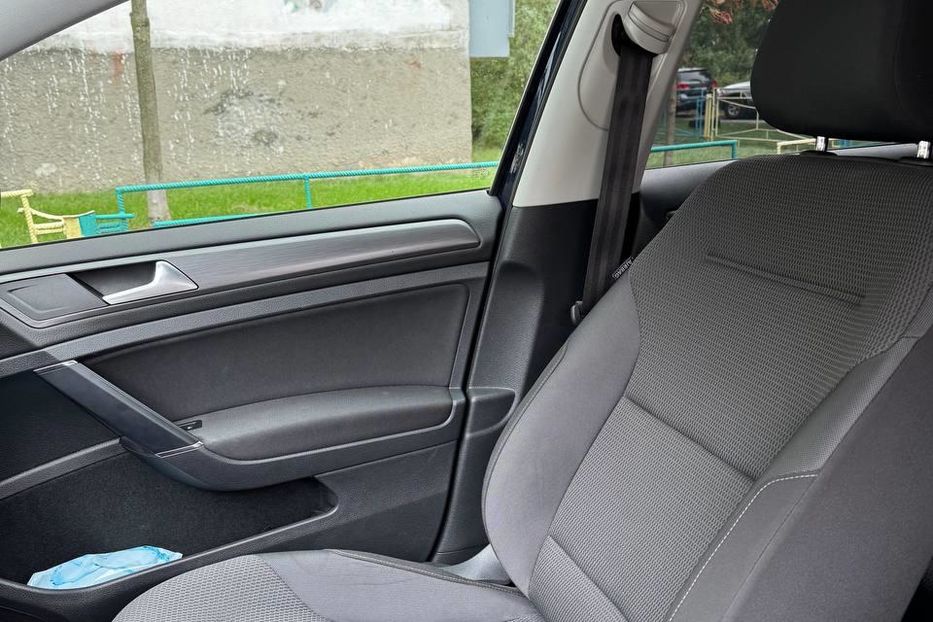 Продам Volkswagen e-Golf 2019 года в Киеве