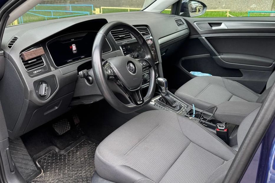Продам Volkswagen e-Golf 2019 года в Киеве