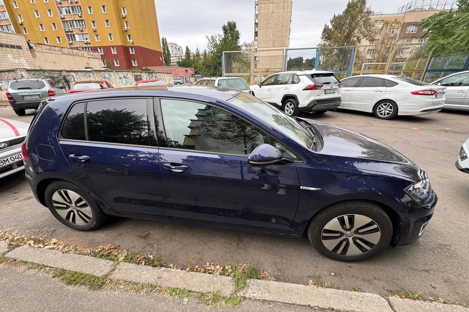 Продам Volkswagen e-Golf 2019 года в Киеве