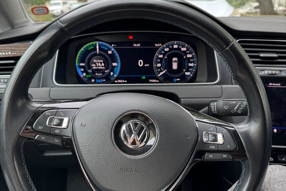 Продам Volkswagen e-Golf 2019 года в Киеве