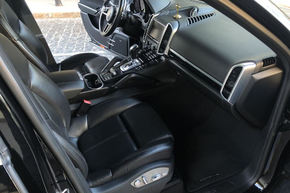 Продам Porsche Cayenne Plug-in Hybrid.До 30км. 2016 года в Одессе