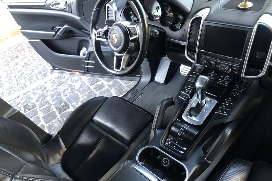 Продам Porsche Cayenne Plug-in Hybrid.До 30км. 2016 года в Одессе