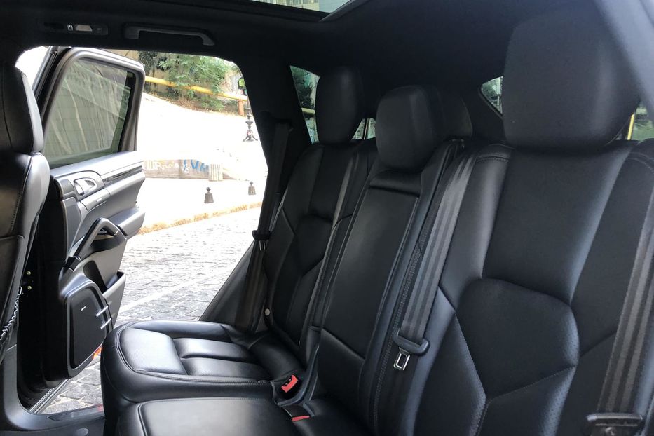 Продам Porsche Cayenne Plug-in Hybrid.До 30км. 2016 года в Одессе