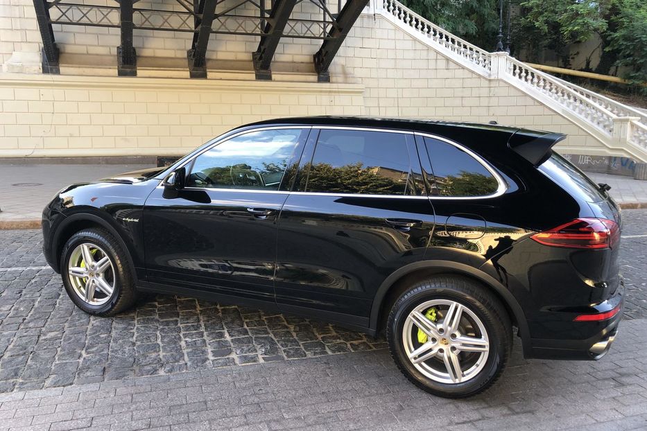 Продам Porsche Cayenne Plug-in Hybrid.До 30км. 2016 года в Одессе