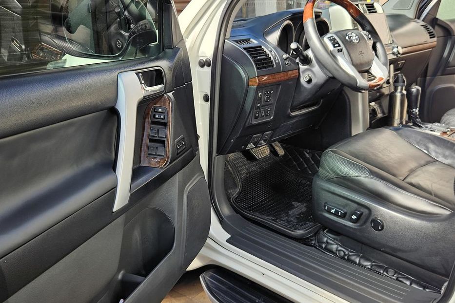 Продам Toyota Land Cruiser Prado 150 2010 года в Одессе