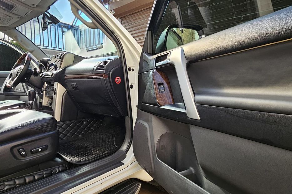 Продам Toyota Land Cruiser Prado 150 2010 года в Одессе