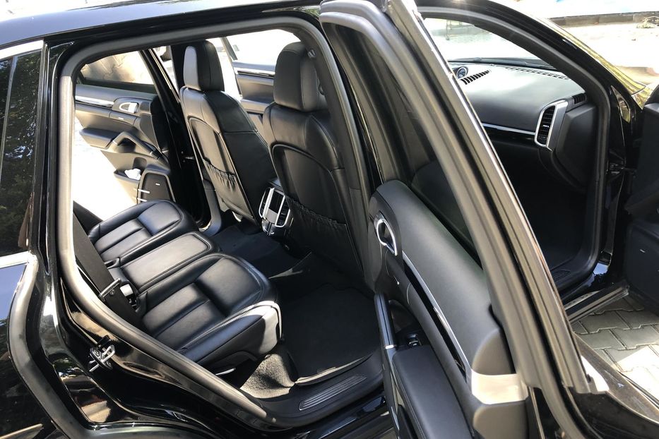Продам Porsche Cayenne Hybrid.Расход 5,8  2016 года в Одессе